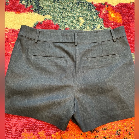 Loft Riviera Short - Size 10 - Picture 2 of 7